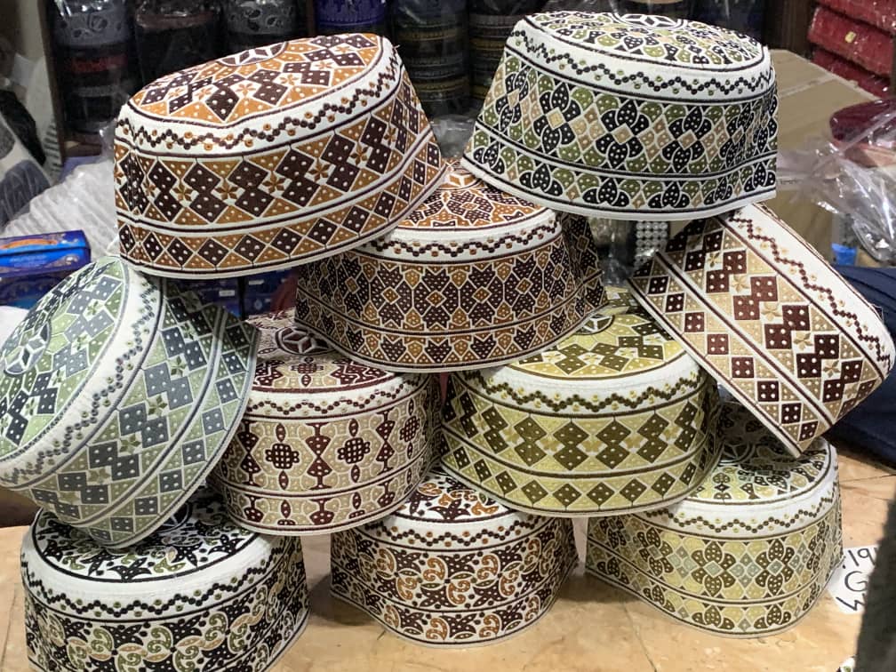imm_textiles's tweet photo. Please retweet if it reaches your TL.
.
Kuzo ku siya Dubai cap 😍
.

📍Location : kano
🚚Delivery : nationwide
📞Dial/chat :09131344724
Available in any sizes DM for the price.
Your single retweet might get me a customers.
@banney___ @B_ELRUFAI @Dawakiii @Maroup_ @dawisu https://t.co/2gRNrwOosZ