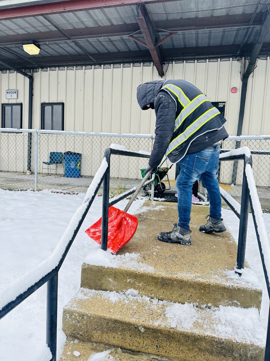 DCDGS's tweet photo. Snow or shine, our crews are dedicated to supporting DC Government operations. Safety and access to services matter to us, and we’re answering the call!
📸 DPW Blue Plains Lot
#WinterReadyDC #DGSMaintainsDC https://t.co/vUhSNei3Yi
