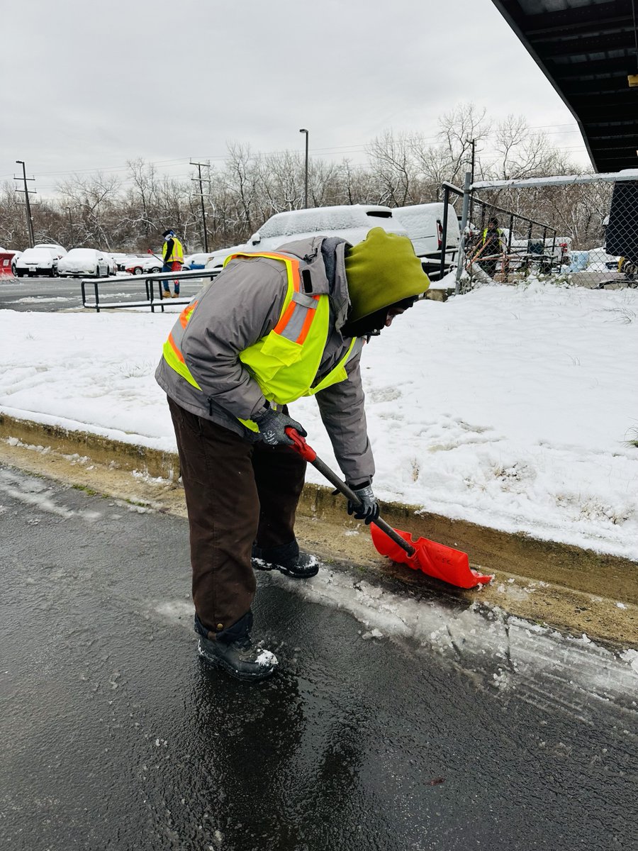 DCDGS's tweet photo. Snow or shine, our crews are dedicated to supporting DC Government operations. Safety and access to services matter to us, and we’re answering the call!
📸 DPW Blue Plains Lot
#WinterReadyDC #DGSMaintainsDC https://t.co/vUhSNei3Yi