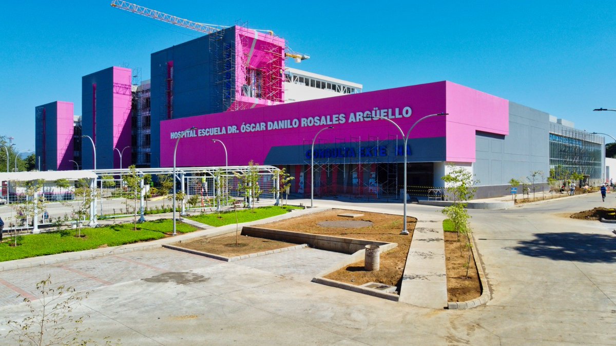 #Avance| Próximamente, abrirá sus puertas con instalaciones de última generación y una amplia oferta de especialidades médicas El Hospital Escuela Oscar Danilo Rosales Argüello, en la Ciudad de #León. 🦁🏥