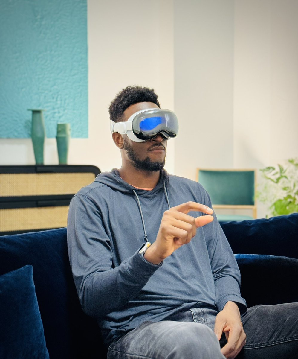 MKBHD's tweet photo. Apple Vision Pro 2024 https://t.co/qX9BJM7eDN