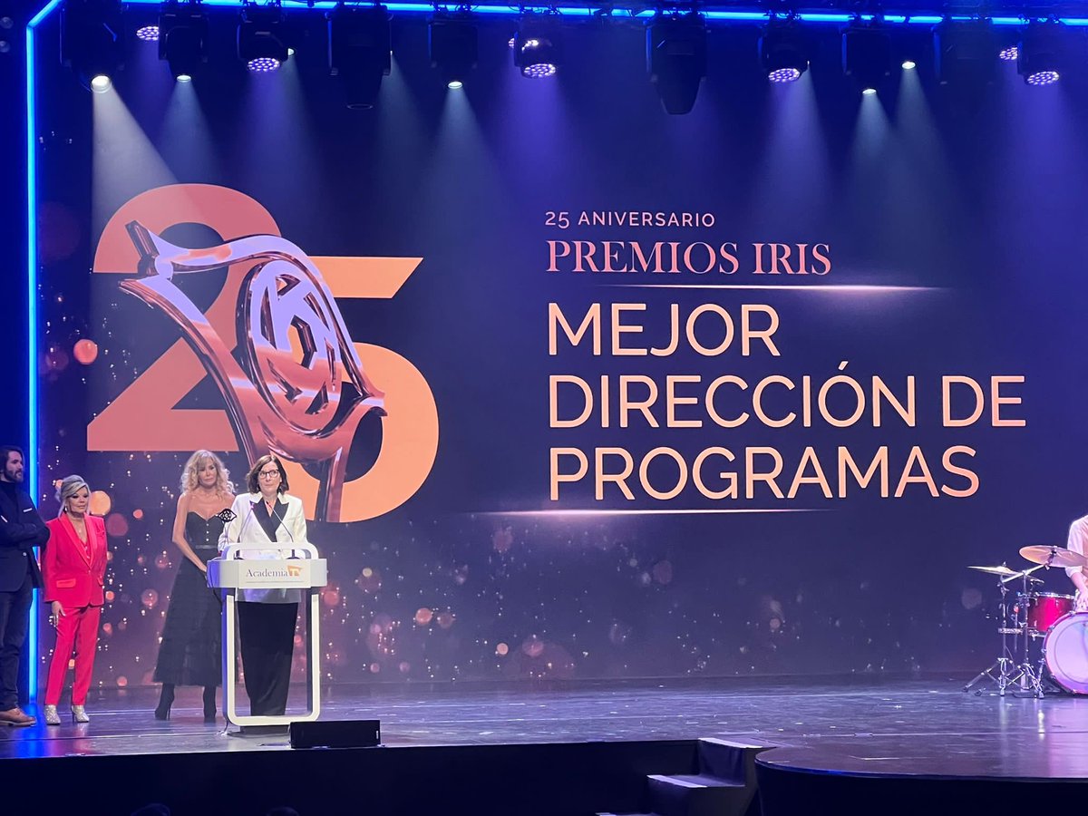 #PremiosIris ENHORABUENA amiga @CARMENAGUILERAM. MEJOR dirección de programas por @El_Intermedio #premiosiris @laSextaTV @globomedia