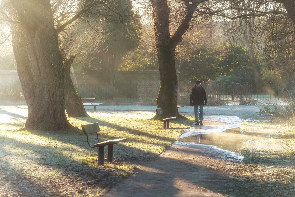 BeachBramble's tweet photo. Frosty walks..and swimming 🥶
#salisbury #wiltshire #bbcweather #bbcsouth
#frost #snow #jackfrost #walkbritain #walkforwellbeing https://t.co/5ePL29ht0D