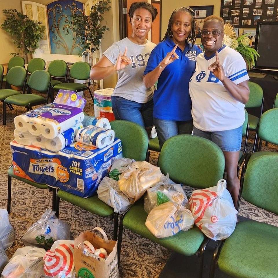 RHEmarkable's tweet photo. The sisterhood is real. I’m thankful to be a part of a family as well as an ever-growing, trailblazing legacy. 

Special shoutout especially to the home team, @fortworthzetas, and the Mighty (and I do mean Mighty) Southern Region. 

#ZPhiB104 #FinerWomanhood https://t.co/BqfTMJjhh6