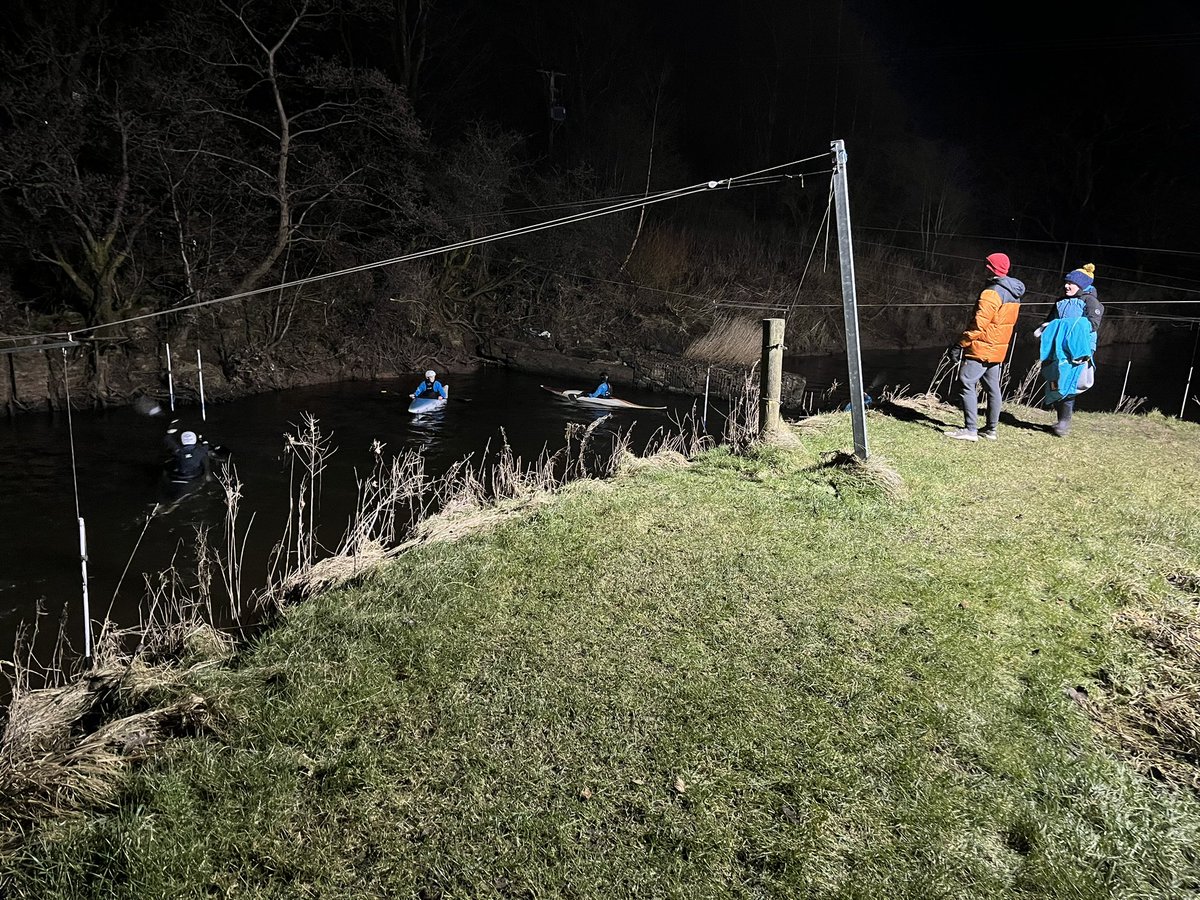 CRCATSCanoe's tweet photo. The -2 temperature 🥶 didn’t seem to put any of the paddlers and coaches off tonight, with around 18 people turning up for training in Alva tonight.

#scottishslalom #wintertraining #sportforall https://t.co/avt4BGlTsL