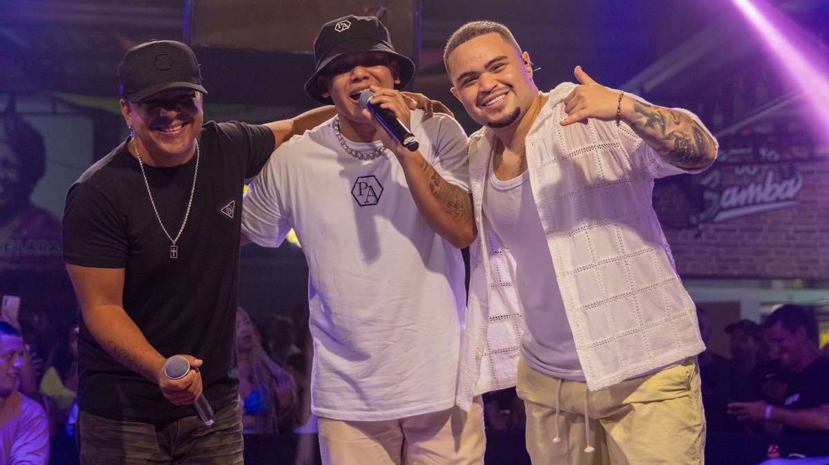 GugaNandes's tweet photo. Ainda não consigo esquecer o que foi a segunda edição do #AindaBemQueÉPagode 🔥🔥 se liga só nesse tanto de gente incrível q subiu no palco comigo! 

#TáNaMente #Gamadinho #Bokaloka #22Minutos #Roobyn #LéoGonzaga #FelipeDePaula https://t.co/5xQTudP23Y