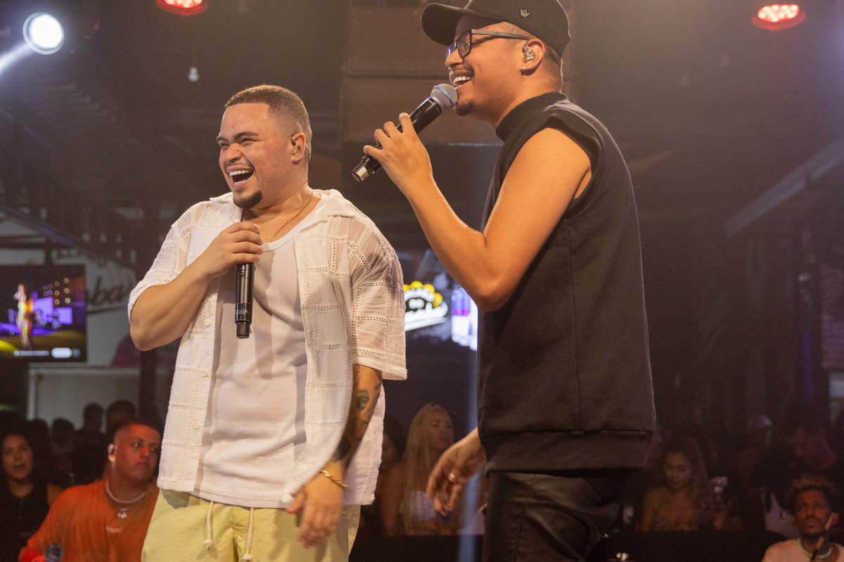 GugaNandes's tweet photo. Ainda não consigo esquecer o que foi a segunda edição do #AindaBemQueÉPagode 🔥🔥 se liga só nesse tanto de gente incrível q subiu no palco comigo! 

#TáNaMente #Gamadinho #Bokaloka #22Minutos #Roobyn #LéoGonzaga #FelipeDePaula https://t.co/5xQTudP23Y