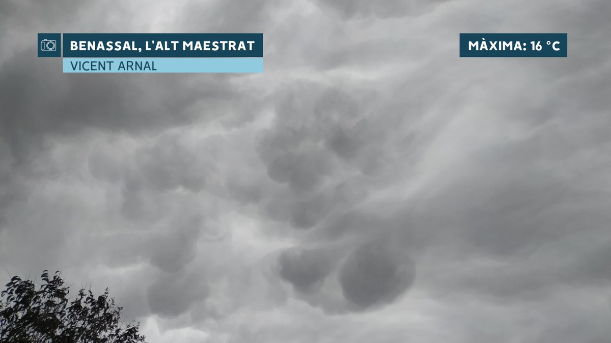 apuntoratge's tweet photo. 📷📷 Un dia més, molts núvols, especialment al centre i nord, i temperatures elevades. Divendres canvia la situació. Bona nit! #maloratge #maltemps https://t.co/Y60XGCDUXg