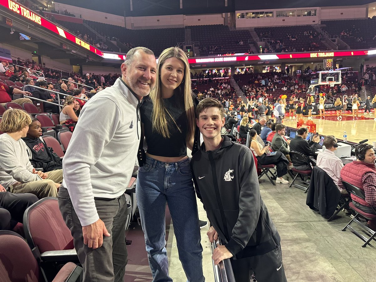 TalentVsl's tweet photo. #VSLReunion at its finest! π
Albert Hall was catching up with incredible #VSLAlumni, Riley Sager from @USC and Alex Hill, the powerhouse Team Manager for @WSUPullman menβs basketball.
Thereβs nothing like seeing our alumni shine in their element at college basketball games! π https://t.co/KCw8a5wxv7