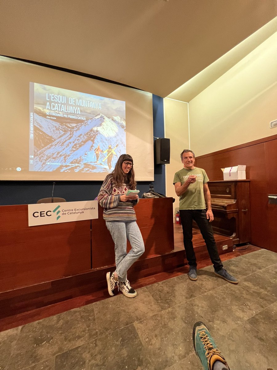 editorialalpina's tweet image. Excel·lent presentació de la @PatSoler7 del llibre l'Esquí de muntanya a Catalunya" de #PitoCosta 
Gràcies @CEC_cat per l’acollida i la @FEEC_cat per la col•laboració.
#esquídemuntanya #excursionisme