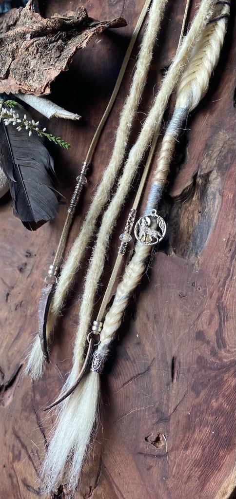 Dreads_UK's tweet photo. Synthetic dreads collection now on sale! Clip in dreads matched with a fabulous faux suede cord!

#dreads #braids #cords #hairstyles https://t.co/doOTEgOKFs