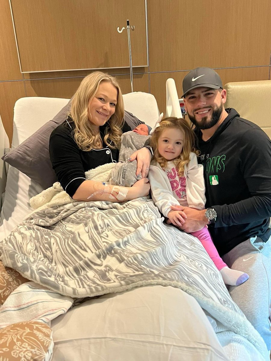 Introducing the newest member of Dragon Nation! Big man made his entrance into the world yesterday evening. Coach Stewart and his family are grateful and appreciative of all the love and support that has been received. Go Dragons!🎾🐉