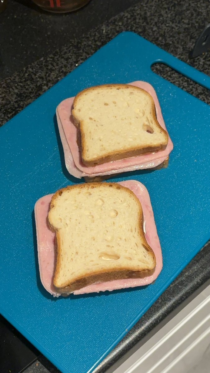 isthatyasmind's tweet photo. I’m actually done with gluten free bread ffs https://t.co/awYrX7m3sS