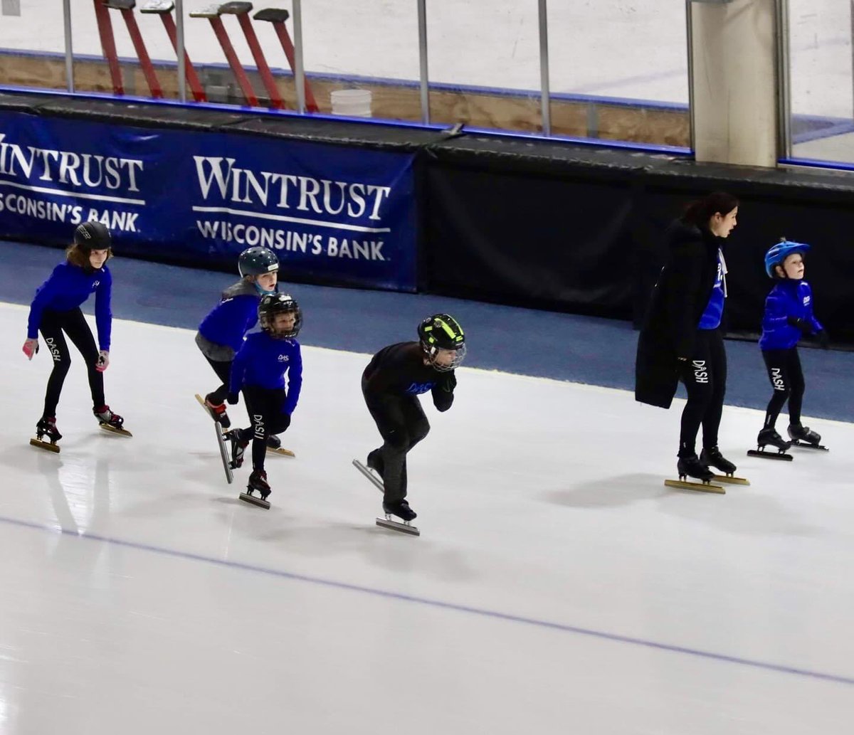 DASH_Skating's tweet photo. Skate Fast π―
Moments from last nights practice!
#DASHSkating #Speedskating #Schaatsen #WorkHard #HaveFun #SkateFast #HighFive #AccessAchievement #HereYouFind #YouthDevelopment #Milwaukee #Wisconsin https://t.co/hsQnNqmzMk