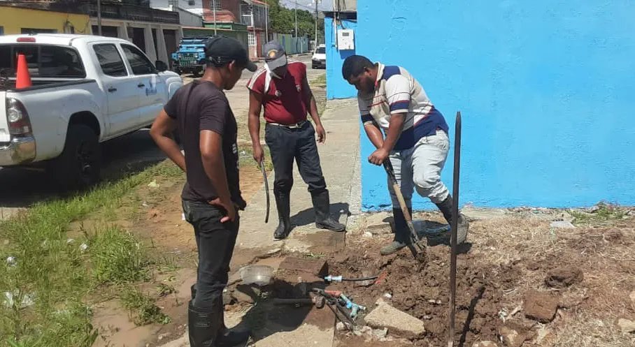 viceservicios's tweet photo. Gracias a la efectividad de la aplicación @venappsocial trabajadores de @hidrollanos1 en sinergia con las #BRIPPAS efectuaron la corrección de fuga de AP en toma domiciliaria de 1/2" en el sector Caujarito con av. Fuerzas Armadas del municipio San Fernando.

#20Ene https://t.co/2B7nAqGXTZ