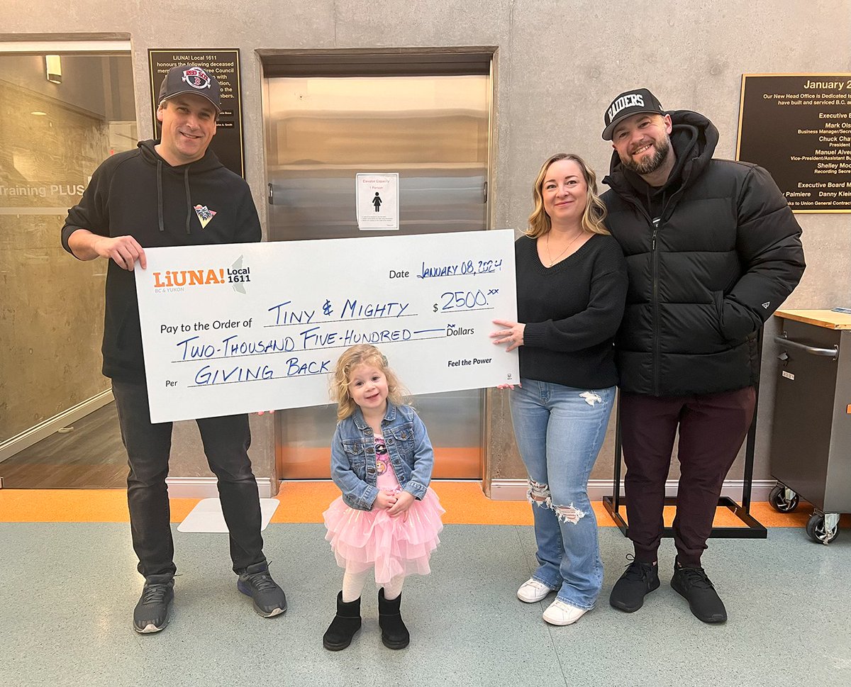 LiUNA1611's tweet photo. Meet the courageous Miss Paisley, who came by our office to pick up a $2,500 donation for the Neonatal Intensive Care Unit @BCWomensHosp. Paisley is thriving, thanks to the amazing care she received, and we are thrilled to provide a $2,500 contribution to this unit. #FeelThePower https://t.co/Spw5eB3D8U