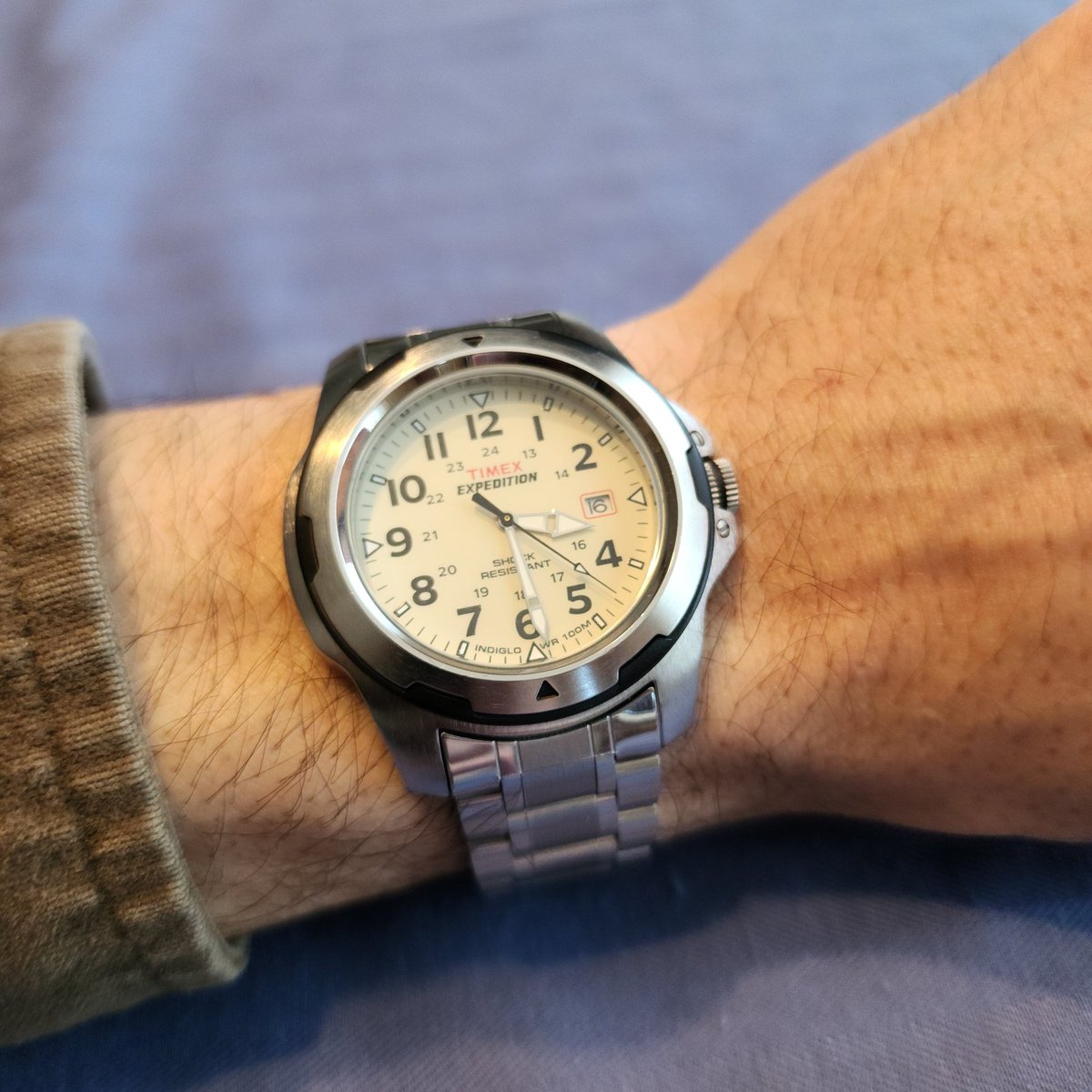 YourTimeXtended's tweet photo. Timex Expedition with an inexpensive steel bracelet. You don't have to break the bank to achieve that dive watch look! This one is really growing on me. https://t.co/GBj9LpxFfU