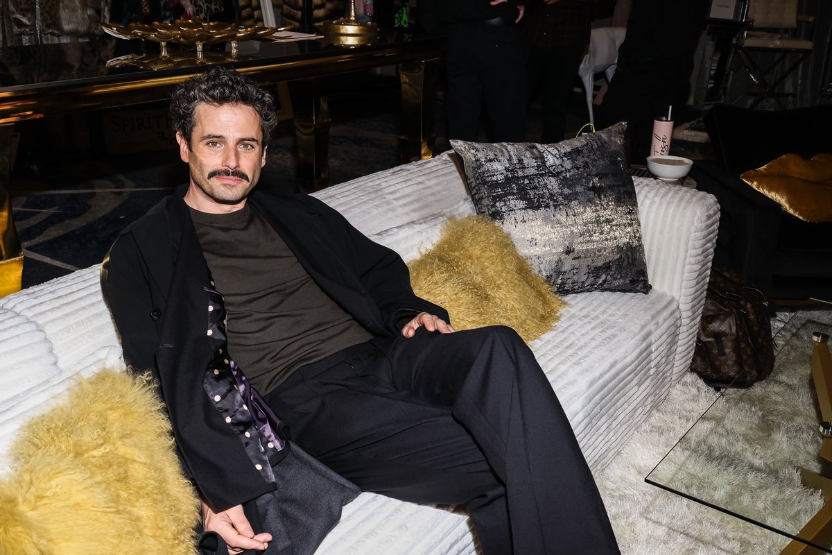 BackstageCreations tweet media