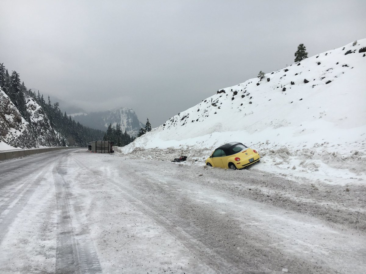 #Portland & the #ColumbiaRiverGorge could get up to half an inch of ice. Be aware: We're preparing to close I-84 in the Gorge before conditions become unsafe to prevent motorists from getting stranded in the ice. #orwx #pdxtst