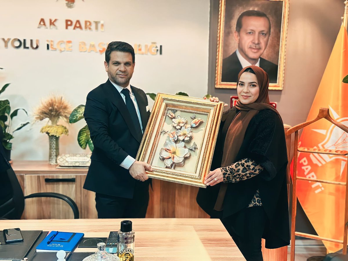 Tüketiciler Birliği Van Şube Kadın Kolları Başkanımız Sidar Özer, AK Parti İpekyolu İlçe Başkanı Yavuz Kuşan'ı ziyaret ederek, kendilerine Gül tablosu hediye etti.
Göstermiş olduğu yakın ilgi ve alakalarından dolayı teşekkür ediyoruz.