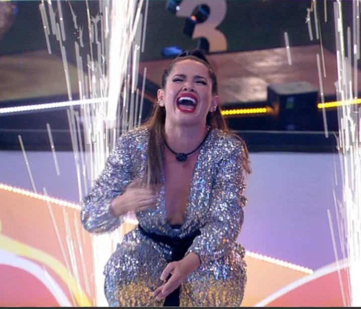 ClaudioSanttan7's tweet photo. Expressar através dessa foto,o que a mídia não está percebendo. Juliette ganhou o bbb21 sendo grande, e a partir daí, ela só seguiu fazendo trabalhos grandes, cantando com grandes artistas. Não foi ela que buscou, foi o destino que trouxe tudo isso pra vida dela. Deus abençoe ju https://t.co/8K783nP8Ka