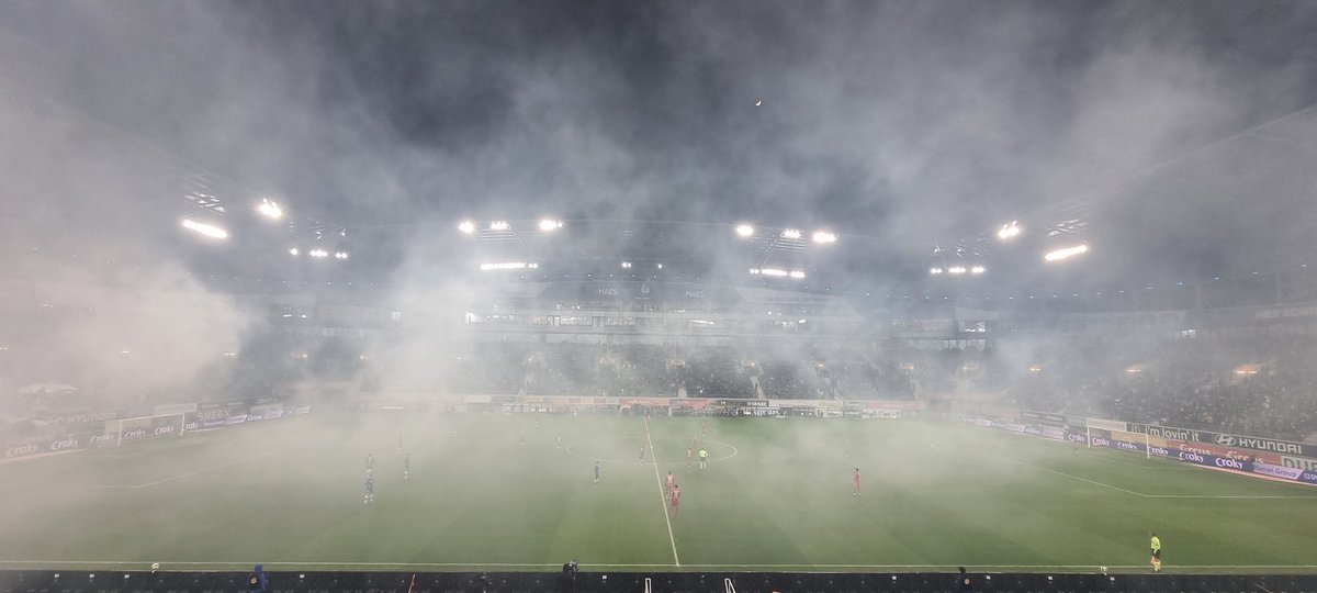 AnFlanders's tweet photo. AA Gent v Club Brugge. π§πͺ Croky Cup Quarter Final. A 𧨠pyrotastic 𧨠start to the β½οΈ. Unfortunately the @KAAGent keeper #DavyRoef injured after 12 mins and #KAAGent 1:0 down at HT #GNTBRU #Pyro #Groundhopping https://t.co/0IY6uhuIbJ