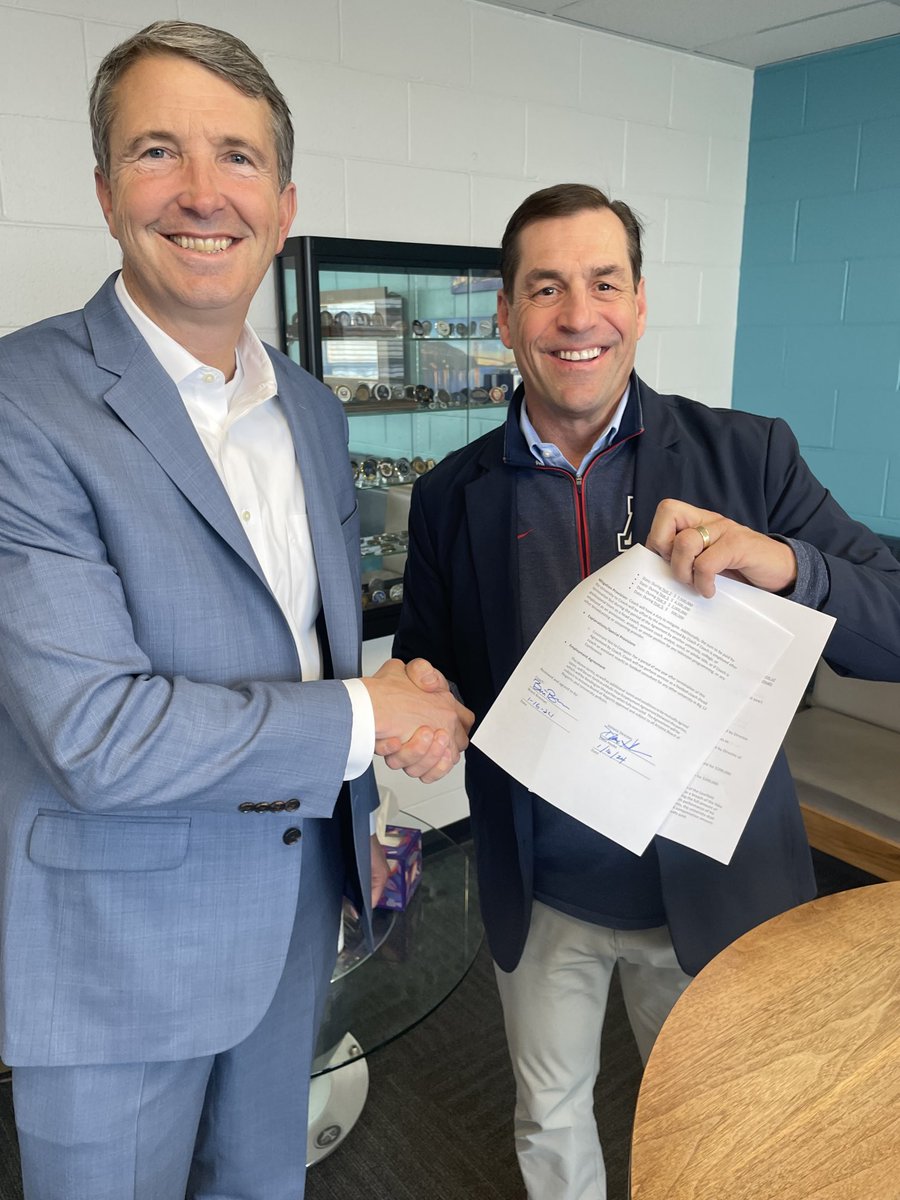 Dave_Heeke's tweet image. Got our guy! Let’s Go! Great Future! Bear Down! ⁦@AZATHLETICS⁩ ⁦@ArizonaFBall⁩