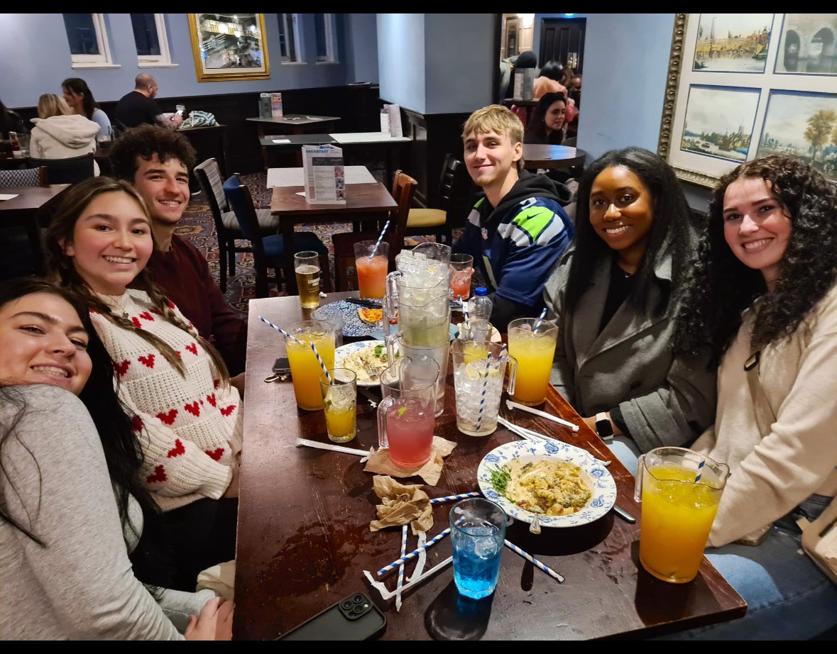 utulsaglobal's tweet photo. Our study abroad students are settling in all over the world, but here are a few with our partner @KingstonUni in England 🇬🇧 #studyabroadtu #studyabroadtulsa https://t.co/KMYjwCaNV3