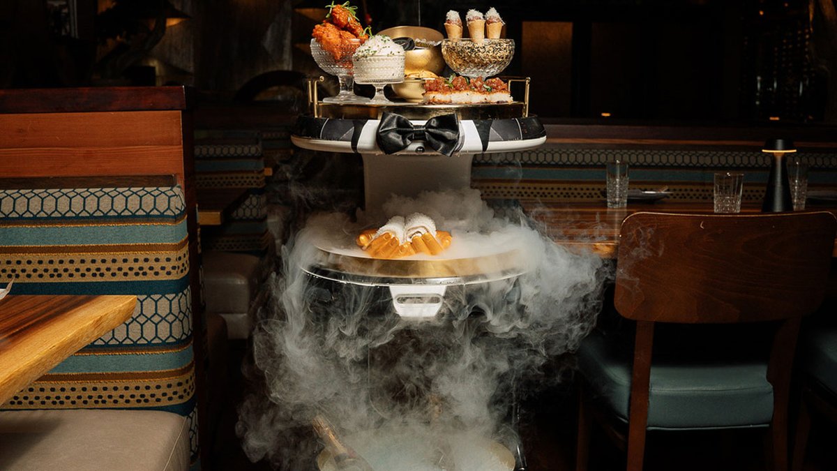 Experience the epitome of convenience as YOLO Restaurant in Fort Lauderdale brings Caviar and Champagne to your table via a robot.🍾

#YOLO #LasOlas #FortLauderdale #VisitLauderdale #Steak #FTL #DDAFTL #Restaurant #RobotService #AI #Foodie #YOLOExperience

lmgfl.com/yolo-in-fort-l…