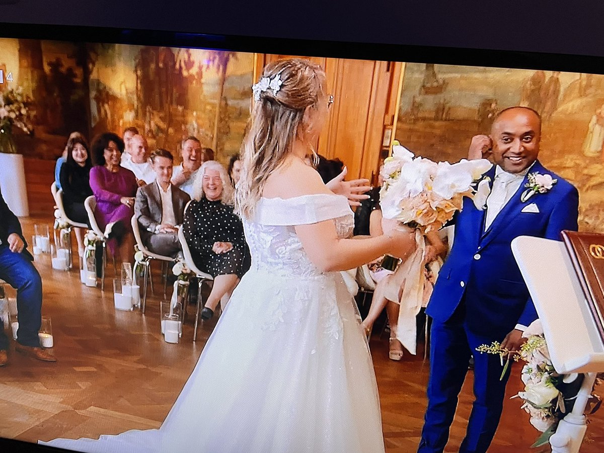 Its_Dees's tweet photo. Die twee weten vòòr het ja-woord al meer van elkaar dan andere koppels na hun huwelijksreis 😂 #MAFS https://t.co/HnjoJXz9xp