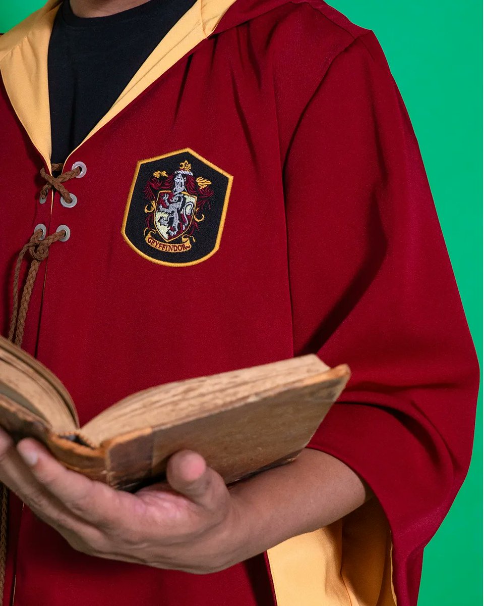 fanlab's tweet photo. ATENÇÃO: nossa capa do #HarryPotter não te transforma em bruxo. Qualquer feitiço é responsabilidade sua! https://t.co/aZ0PfAx2iA
