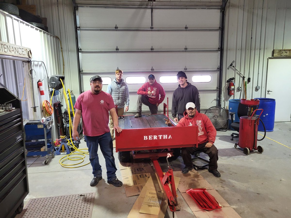 Cordlwalker's tweet image. The guys had some fun bringing this 20 year old trailer back to life with the negative temps hanging around. Bertha will be perfect for adding back to some bunker edges and moving sod around! Big thanks to our mechanic Jesús on this one!