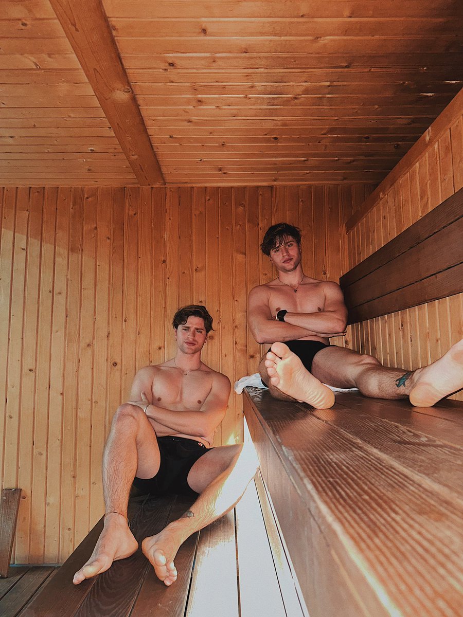 emartineeez's tweet photo. It’s hot here https://t.co/8F4qcqja0l
