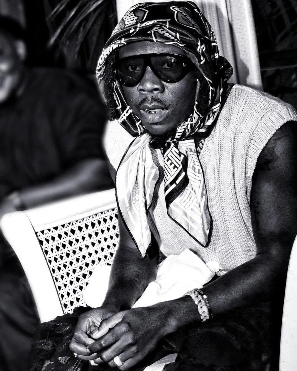 Dadaburniton's tweet image. If eno be this man right here @stonebwoy 🐐. The rest na fraud remaining.
 #20plenty #BhimNationGlobal 
#Overlord