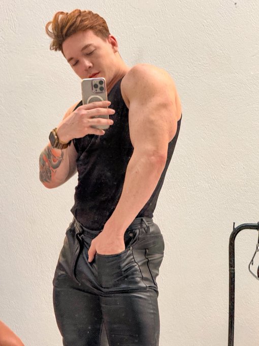 No pasamos el casting, pero fui el que mejores brazos tenía. :) https://t.co/zQQjzlYdtU