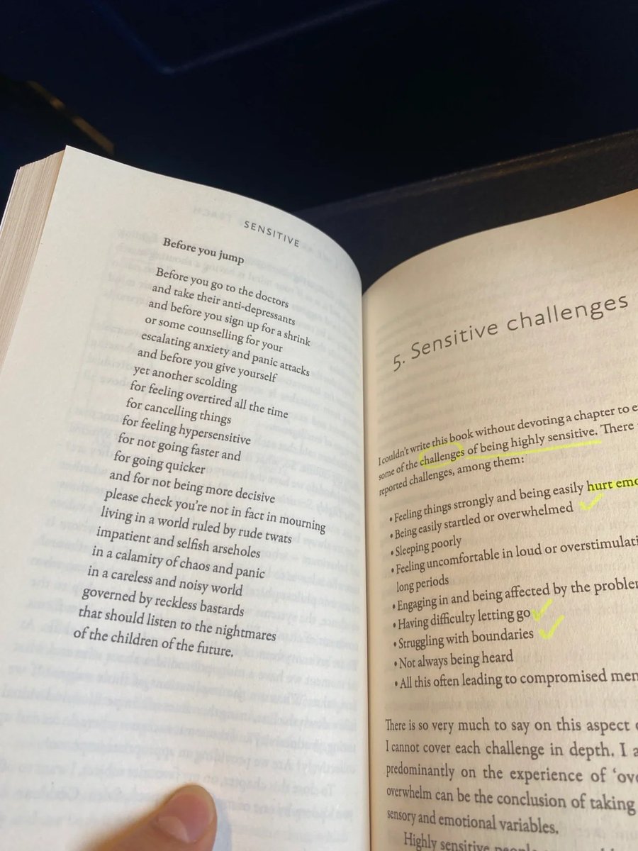 jfx888's tweet photo. Just me, my book, and a cup of coffee at 30,000 feet. Who knew reading in the plane could be so relaxing? #BookWorm #TravelReading https://t.co/uEwtxaWaj5