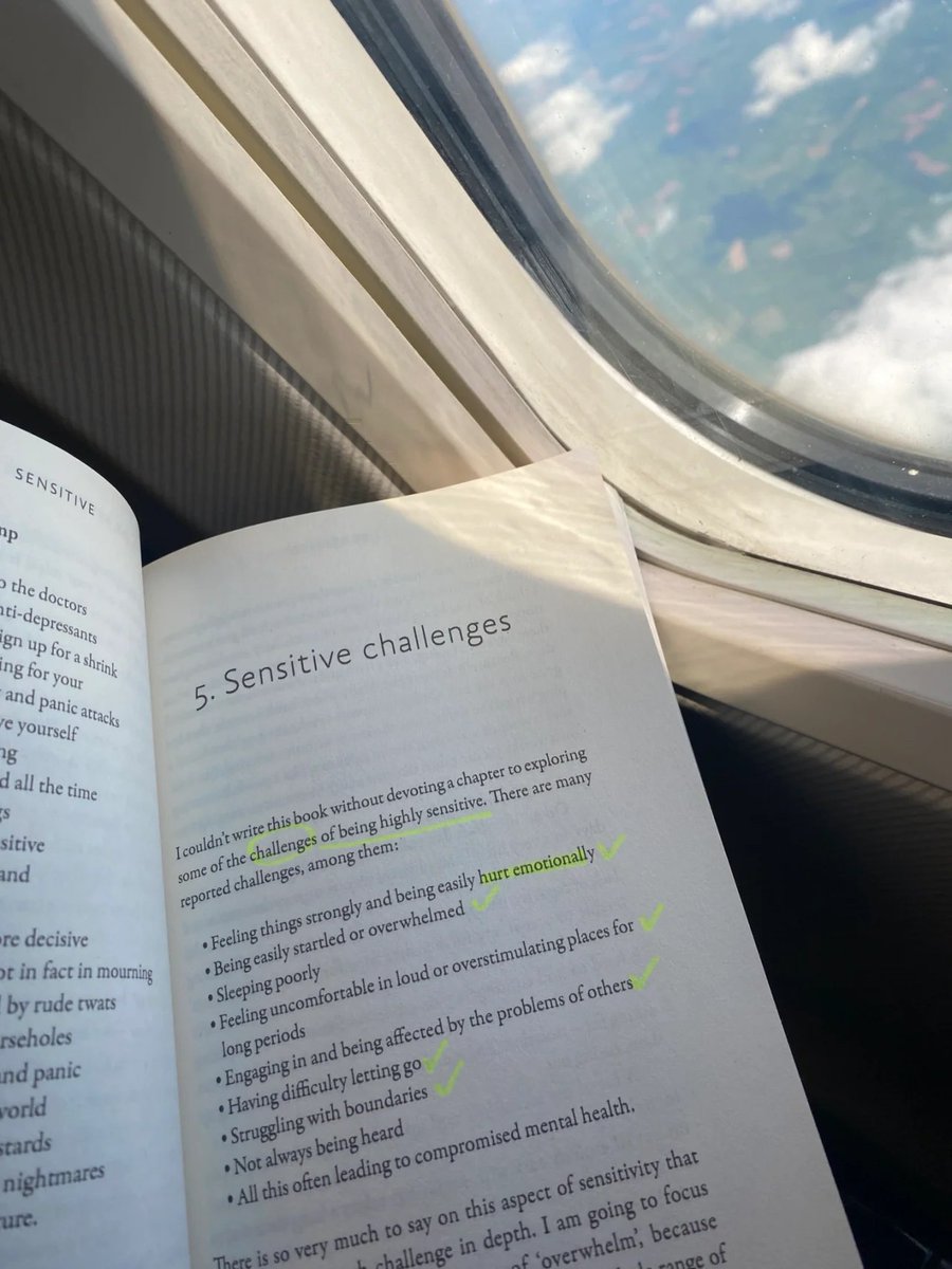 jfx888's tweet photo. Just me, my book, and a cup of coffee at 30,000 feet. Who knew reading in the plane could be so relaxing? #BookWorm #TravelReading https://t.co/uEwtxaWaj5