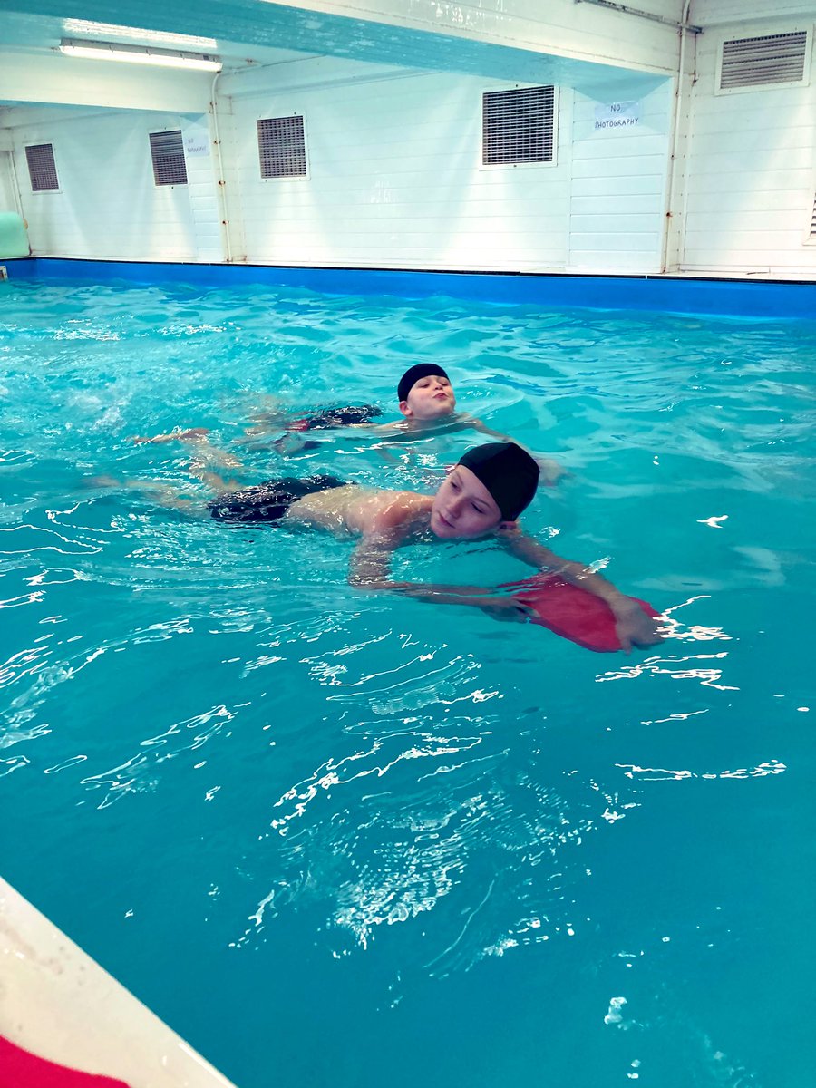 RowansPrimary's tweet photo. Another great swimming lesson focusing on breathing techniques!  Finished off with some fun games.  @TheRowansAP #swimming #PE #primaryPE https://t.co/AsdJ7Iz0pD