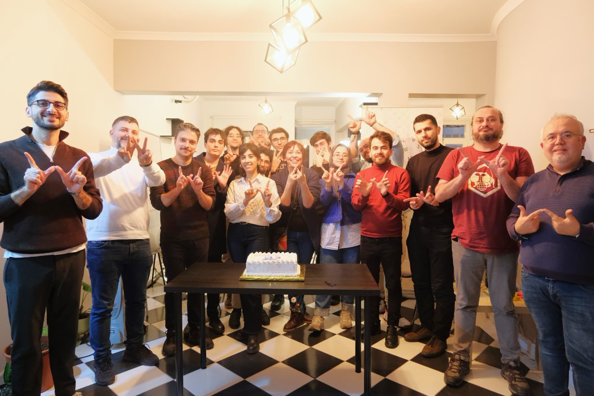 WikimediaTurkey's tweet photo. Wikimedia Türkiye üyeleri, 15 Ocak 2001 tarihinde kurulan #Vikipedi'nin 23. yaşını İstanbul'da kutladılar. Bilgi dolu nice yaşlara Vikipedi! 🎉 #WikipediaDay https://t.co/YmOgqnqdoU