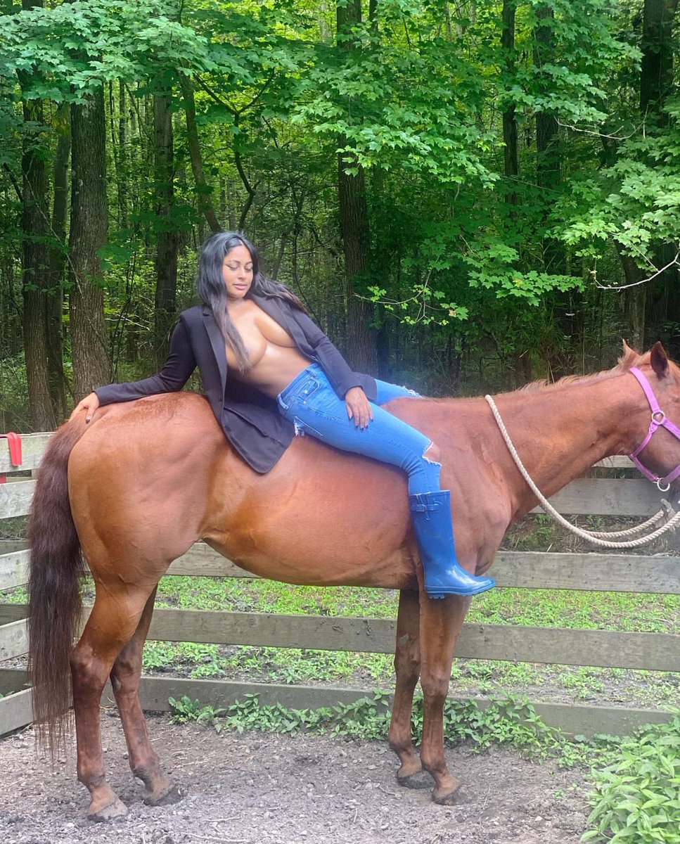 Indibaby808's tweet photo. How do you ride?

#nsfw #nsfwtwt #nsfwtw #nsfw_twt #nsfw_acc #horse #Horses #Indian https://t.co/0IKIOE2LP9