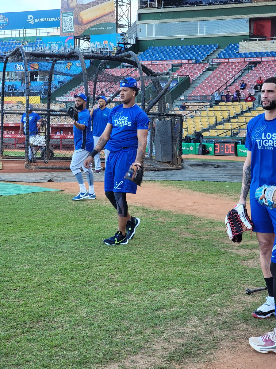 juanfrank24's tweet photo. Starlin Castro practicando con Tigres del Licey 🔥🐯 https://t.co/SwQRuOv9Kq
