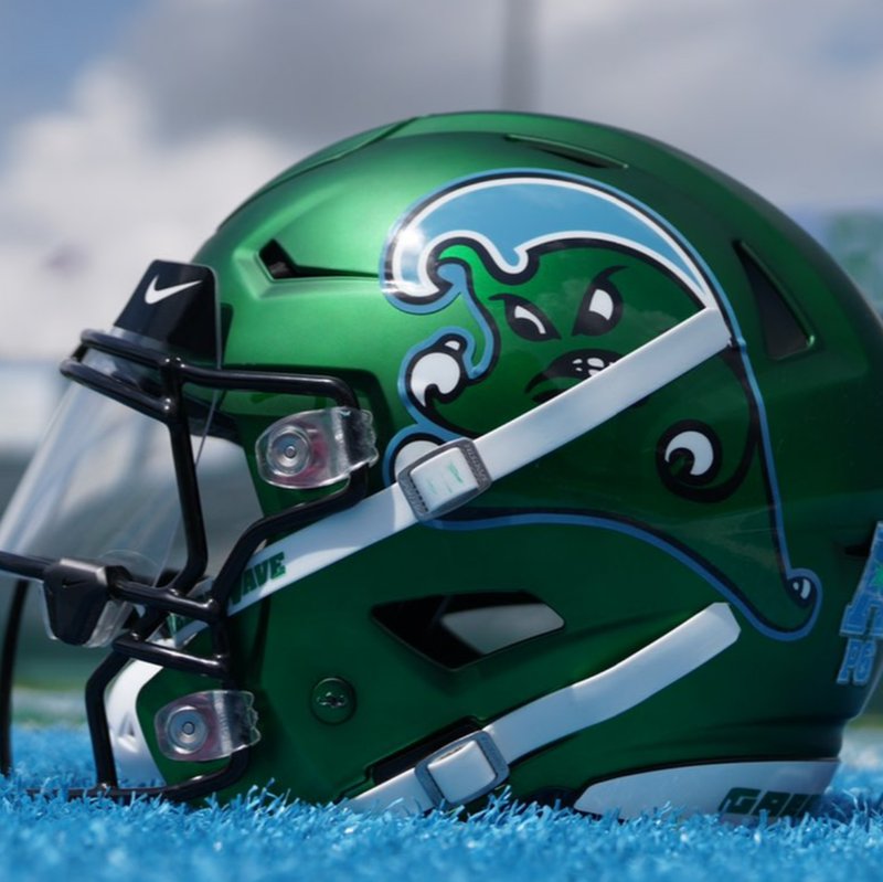 da_51era's tweet photo. After a long talk with coach TYLER
SPOTTS-ORGERON I am blessed to receive an offer to the university of tulane @GreenWaveFB
@615Preps https://t.co/3kGpsmPqQw