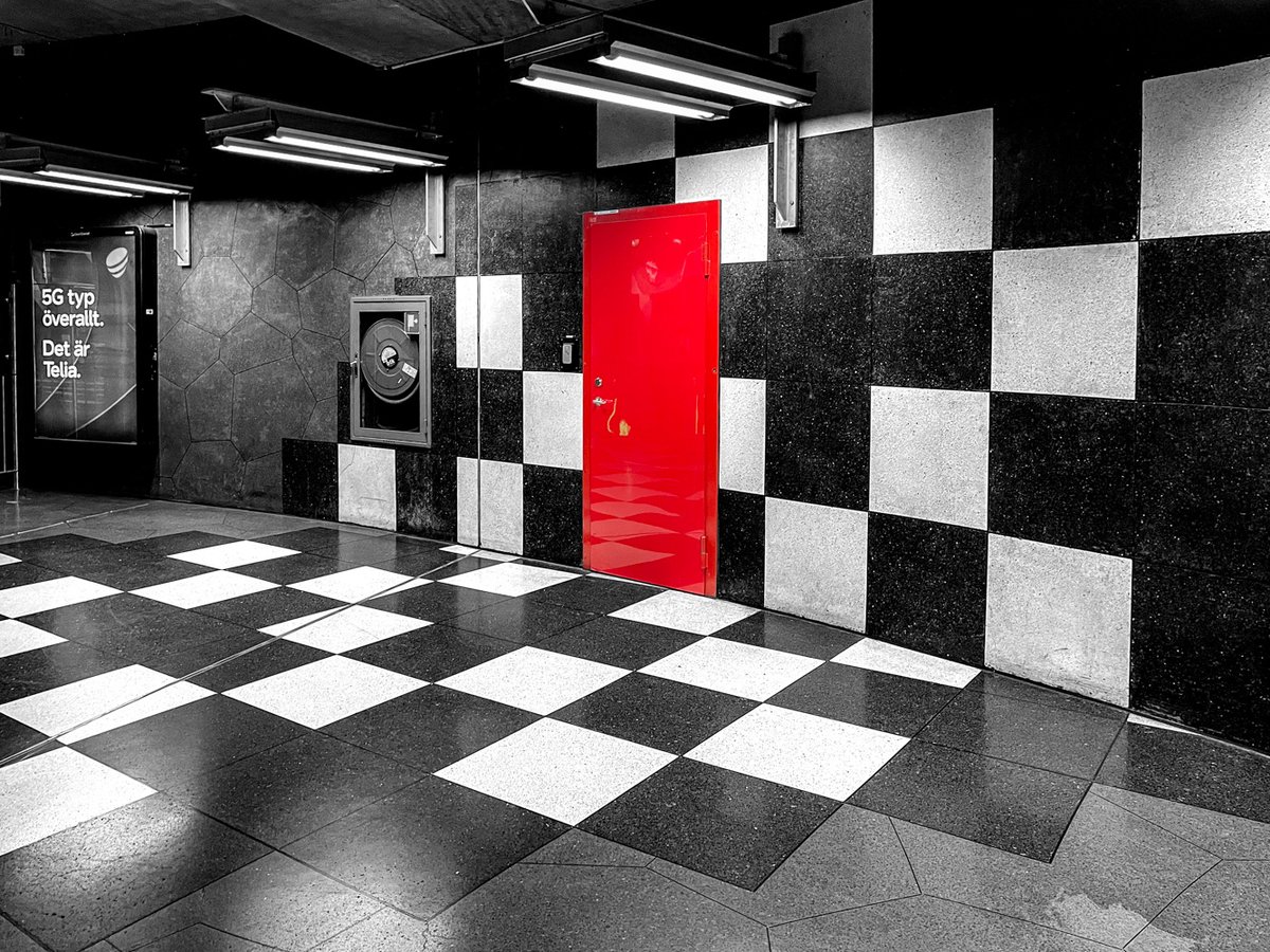 Welcome to Wonderland

#kungsträdgården #station #underground #photography #selectivecolor #metro #sweden #Stockholm #subway #urbanshot
