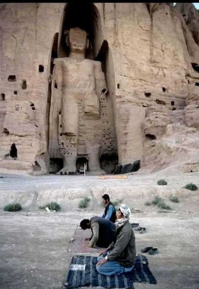 HiadariNazifa's tweet photo. وجدان های بیدار، عدالت خواهان جهان و مدافعین واقعی حقوق بشر، جهت احقاق حقوق زنان افغانستان و توقف نسل کشی جامعه هزاره، به تاریخ ۲۱ جنوری در سراسر جهان فریاد دادخواهی سر می دهند. 
به این دادخواهی بپیوندید! 
#StopHazaraGenocide https://t.co/cGQO34xTpj