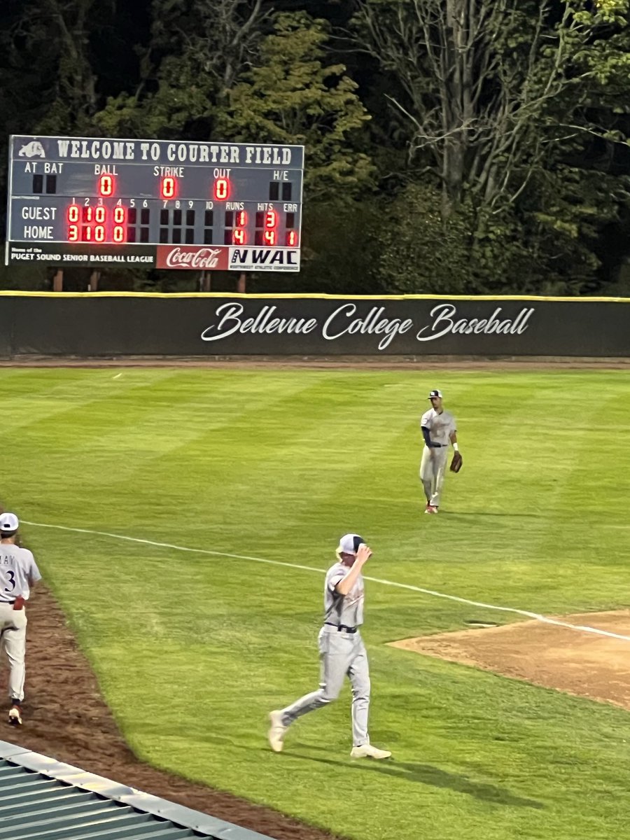 brianaasland's tweet photo. Finally just 1 month away from watching this kid get back on the mound with his new squad!
#baseballwithdrawls https://t.co/dWqn3BbUdr