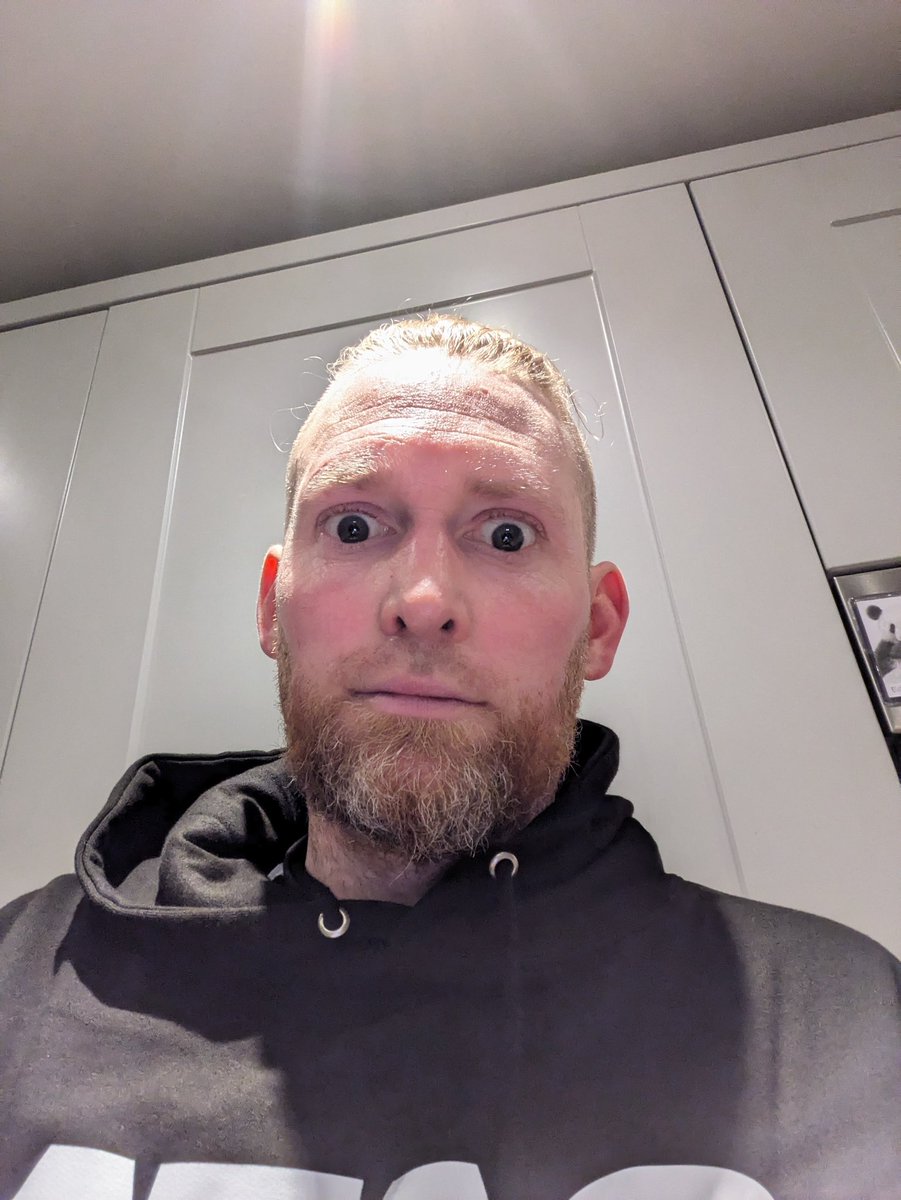 Got my trusty <a href="/HallamFC1860/">Hallam FC</a> hat and new <a href="/atagheating/">ATAG Heating</a> hoodie (thanks <a href="/Atag_Stu/">ATAG Stu</a>!) to keep me warm on tonight's #RunTheMonth <a href="/ProstateUK/">Prostate Cancer UK</a> 
Any donations appreciated!
runthemonthme.prostatecanceruk.org/fundraising/ma…