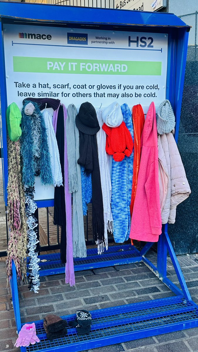 nicolew223's tweet photo. @jowhiley Wow!  At 2pm I added 8 scarfs, 6 hats and 4 pairs of gloves… I’ll be putting more there tomorrow this is how it looked when I left! ☺️ hope there’s some happy warmer people around Euston 🤗 https://t.co/CoM3VpXM6X