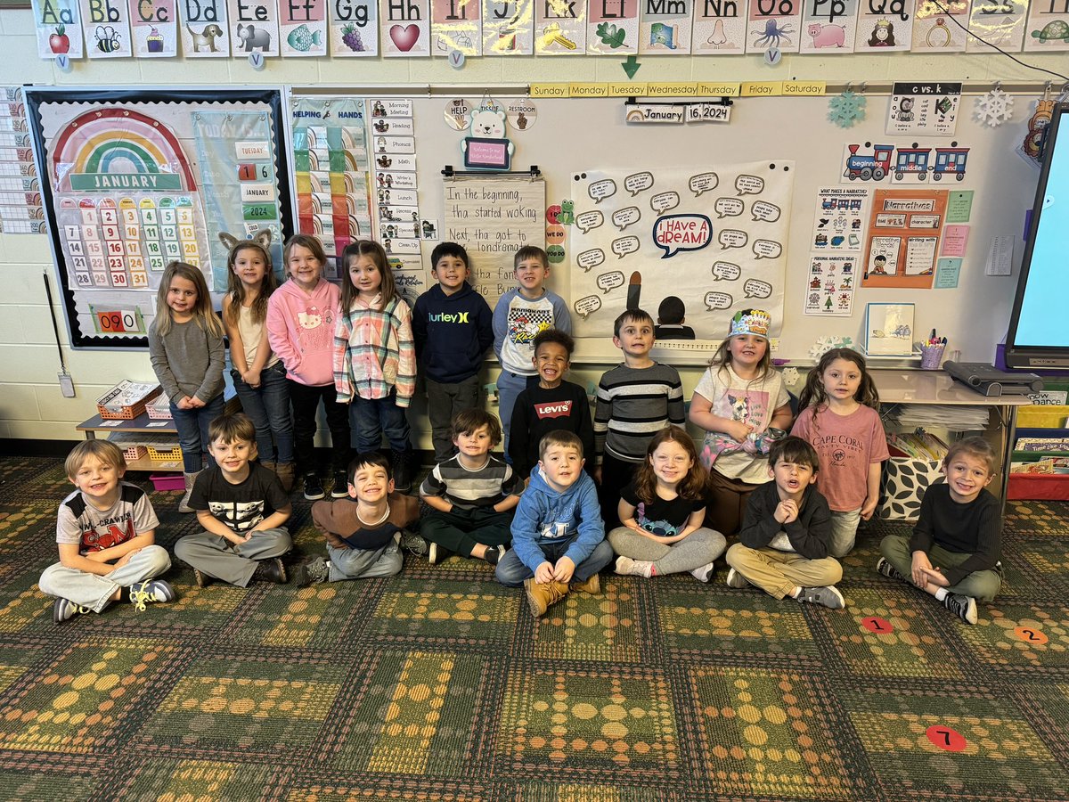 BeAoKInKinder's tweet photo. Room 120 is full of leaders! We can’t wait to see them work towards their dreams! @Brookwood_HCSD #ChadAndGlaabOnTheMove #BigBlueOnTheMove #BeBrookwood #KindersCan https://t.co/83rfHPVIOk
