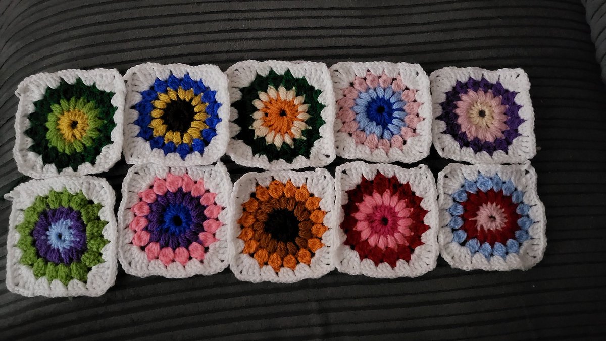 nicinacx's tweet photo. I have 10 squares https://t.co/lrdMTYfuXt