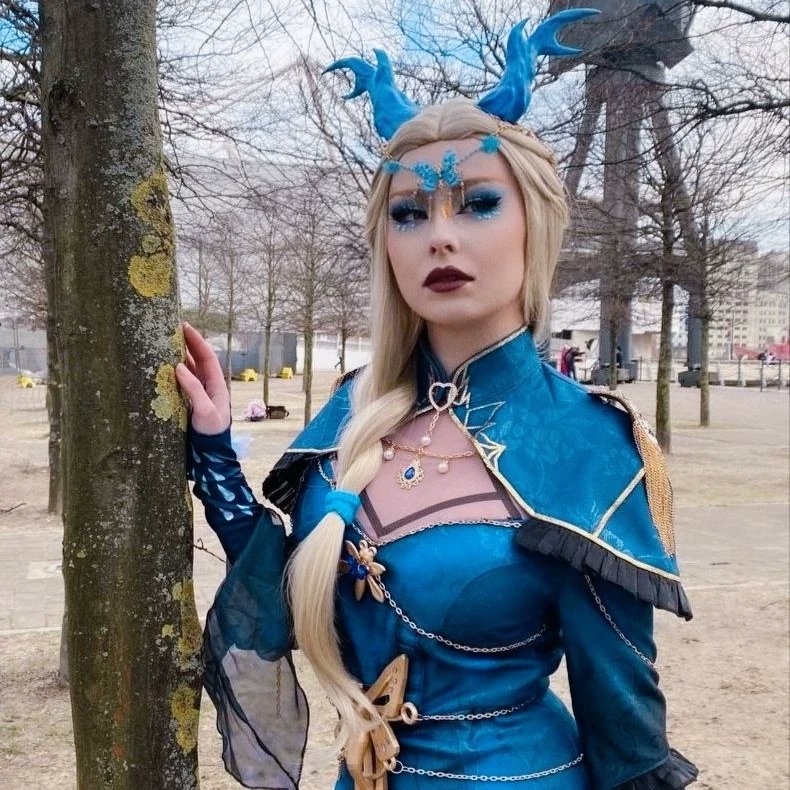 sable_is's tweet photo. Some pics from Megacon London day 2!

Edit by @unholy__father

#IdentityV #idv #idvpriestess #fionagilman https://t.co/uFJmBKzsNA